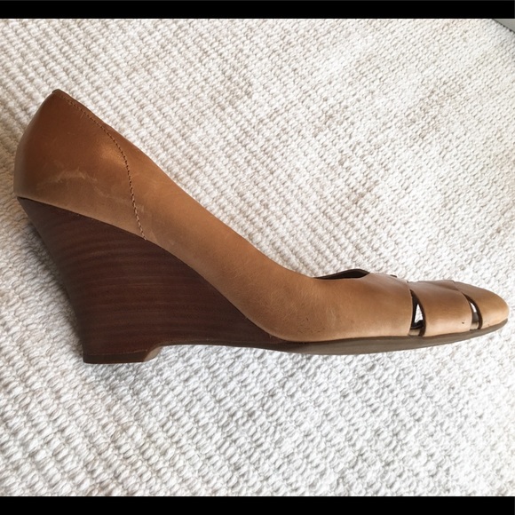 Kenneth Cole Tan Wedge Shoes - Brown Wedges - Picture 4 of 8